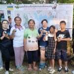 วันที่ 7 ธันวาคม 2568 อุทยานธรณีขอนแก่นได้ชวนเด็ก ๆ และชาวบ้านในพื้นที่มาร่วมทำ “Geo-Color Balm – ยาหม่องหมวดหิน” ณ ไร่แทนคุณแผ่นดิน  อ.เวียงเก่า จ.ขอนแก่น